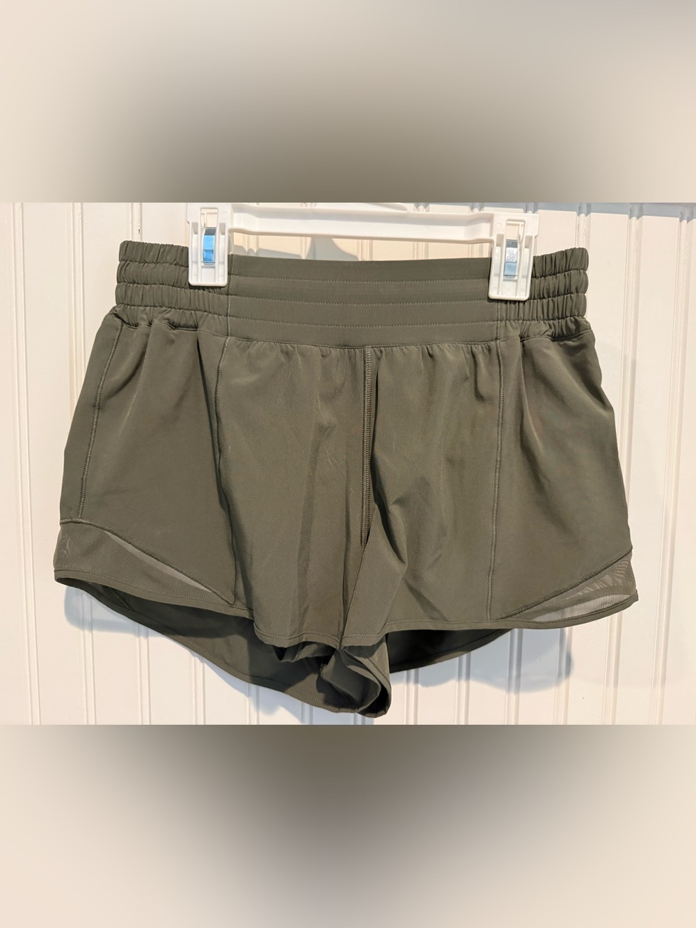 Lululemon Hotty Hot High Rise Lined short 2.5” Carob Brown/Olive Green - size 6